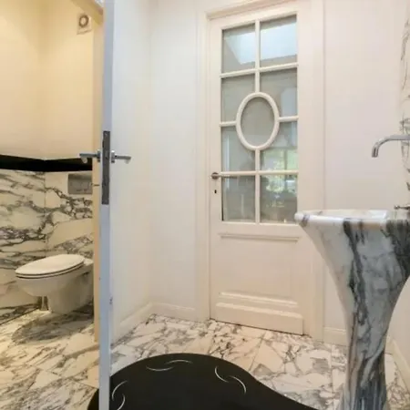 Diamond District's Mansion Incl Parking * Anvers